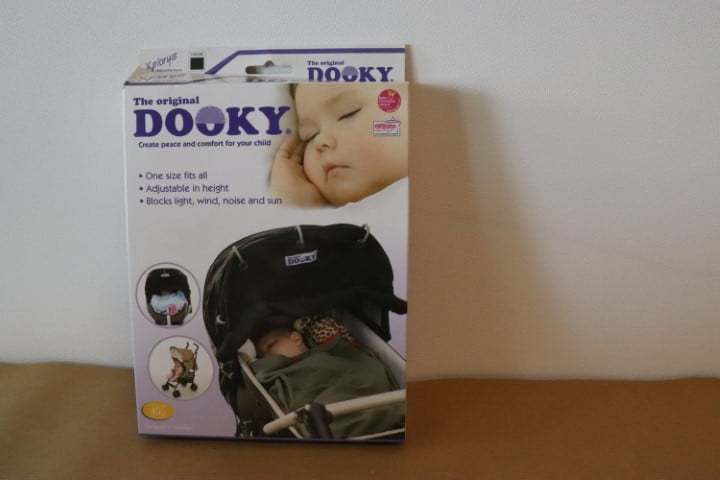 Mantel elke dag spoor Dooky universal cover zwart - Tevreden Baby